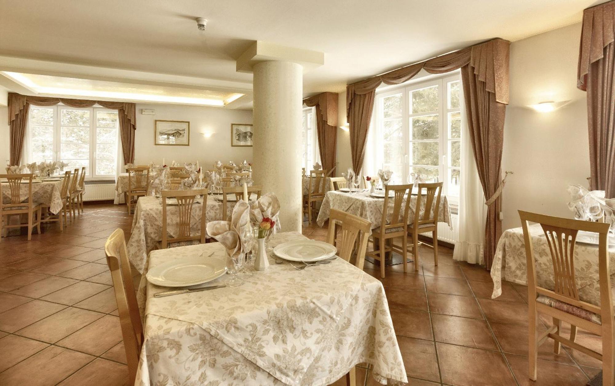 Hotel Majon Miramonti Canazei Luaran gambar