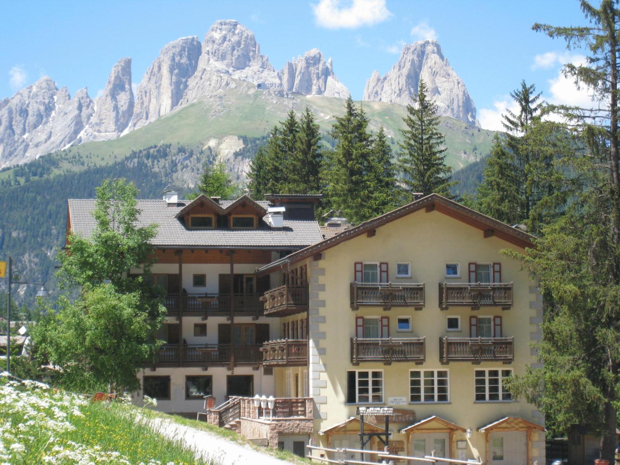 Hotel Majon Miramonti Canazei Luaran gambar