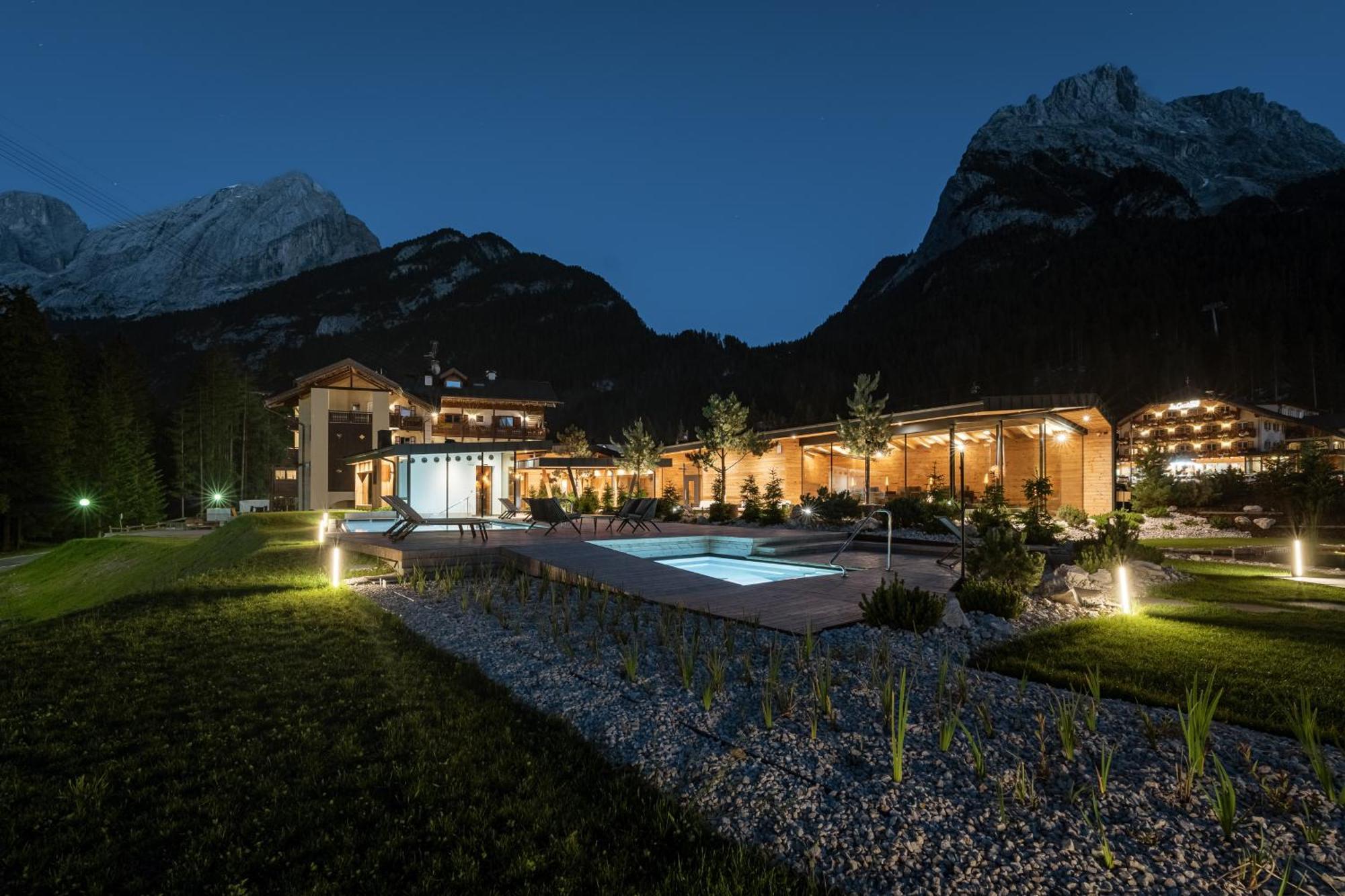 Hotel Majon Miramonti Canazei Luaran gambar